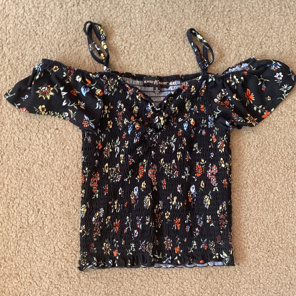 Off the shoulder, w/ spaghetti straps, cropped tank